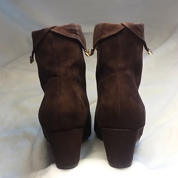 Hot in Hollywood wedge suede Booties - Picture 3 of 6